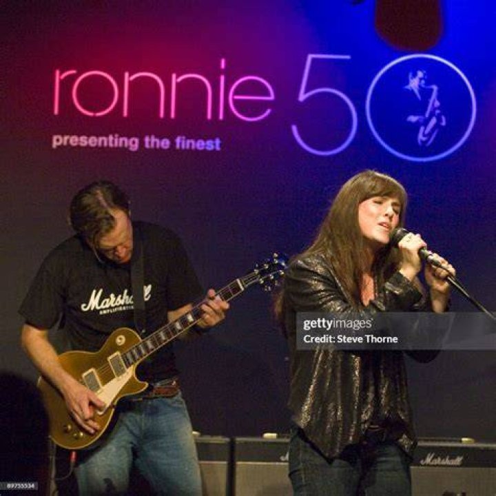 Joe Bonamassa & Sandi Thom Famous musicians, Joe bonamassa, Music players