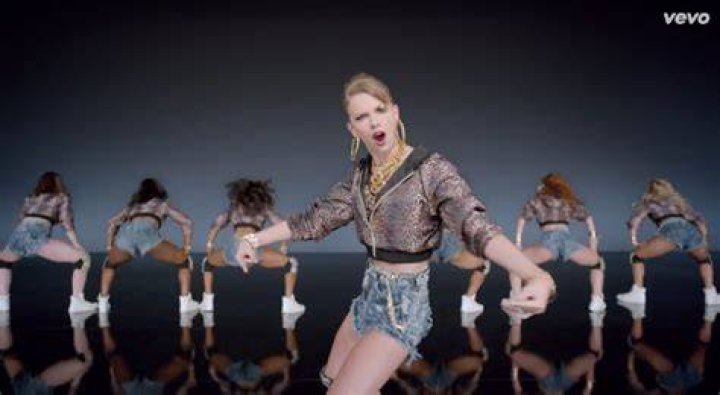Taylor Swift twerking!!!!! YouTube